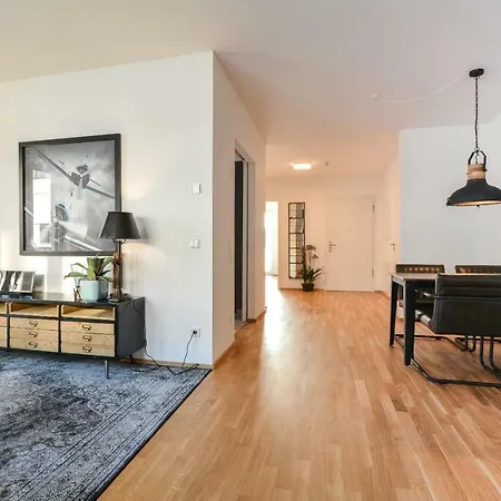 Lunas Apartment *